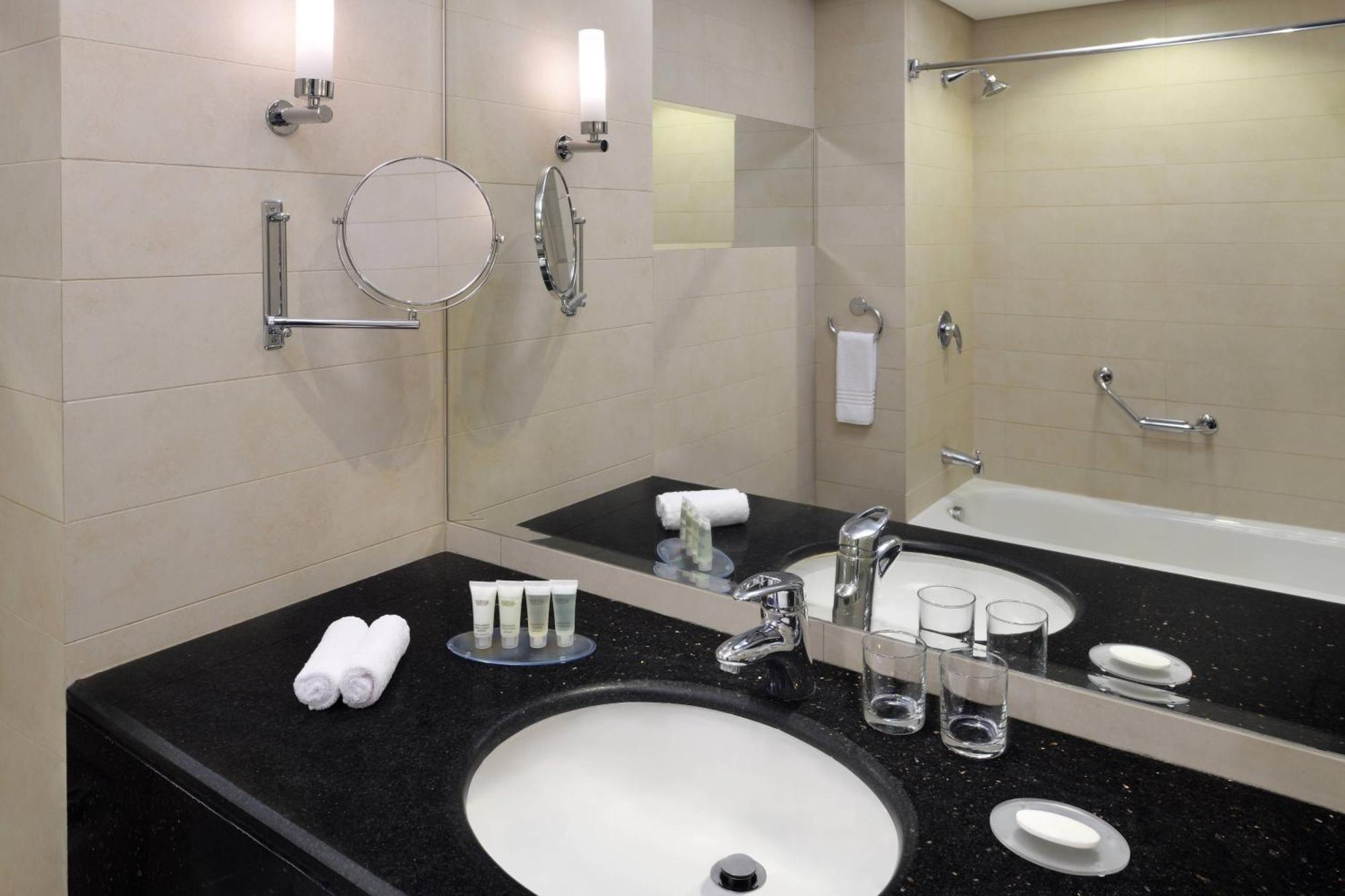 Courtyard By Marriott Riyadh Diplomatic Quarter Eksteriør bilde